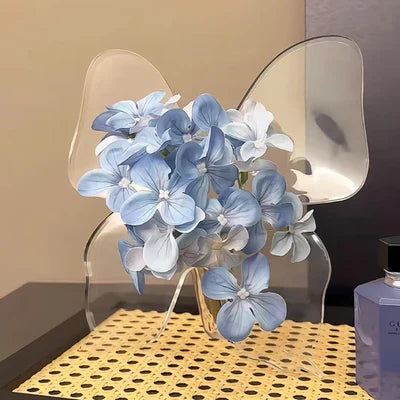 đ„Transparent Butterfly-Inspired Decorative Vase