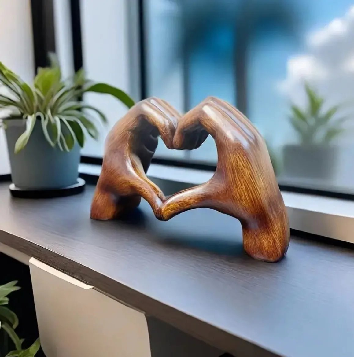 š Heart Statue