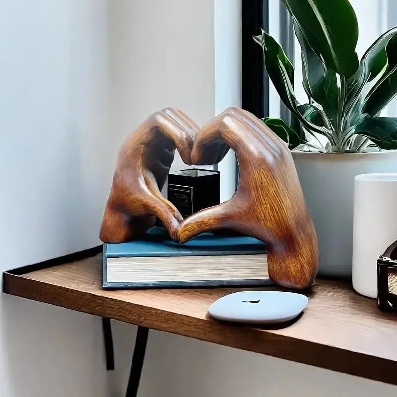 š Heart Statue