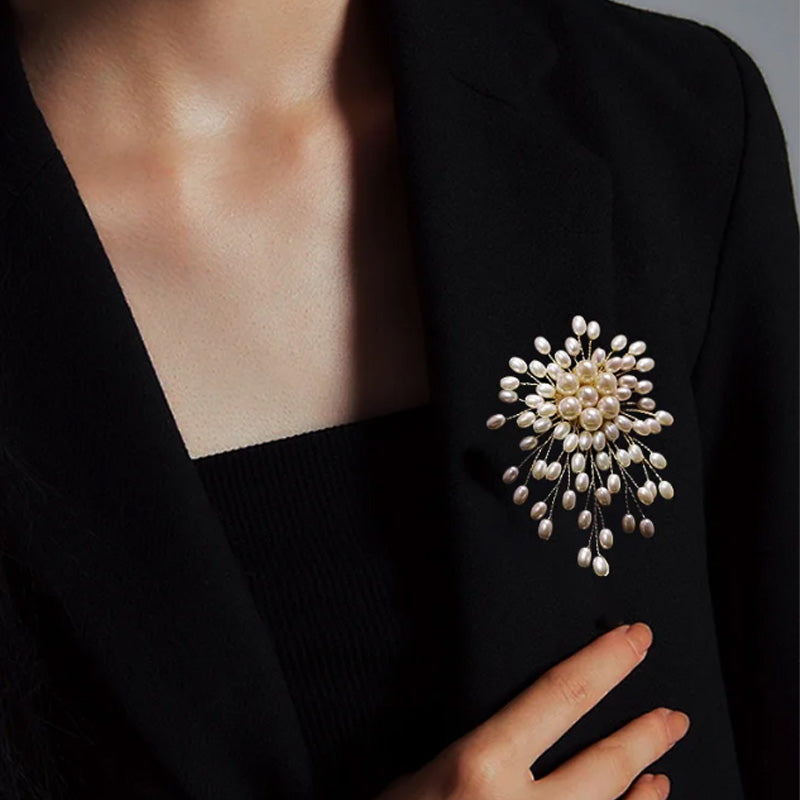 Ladies' High-end Exquisite Handmade Pearl Brooch